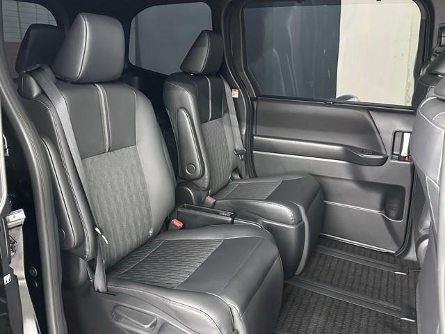 ノア ハイブリッドS-Z セーフティセンス ICS BSM 後席モニター ナビ TV CD/DVD再生 バックカメラ ETC2.0 ドラレコ シートヒーター 両側パワースライドドア パワーバックドア モデリスタ製フルエアロ(17枚目)