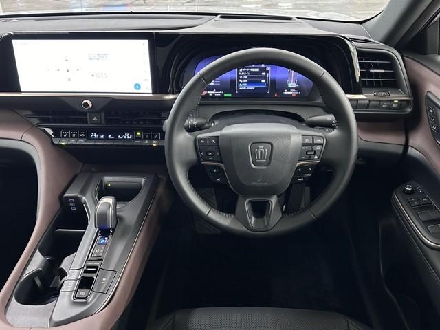 クラウンクロスオーバー Ｇアドバンスド・レザーパッケージ　セーフティセンス　ＩＣＳ　ＢＳＭ　ナビ　ＴＶ　パノラミックビューモニター　ＥＴＣ　ドラレコ　クルーズコントロール　本革シート　シートエアコン　電動トランク　モデリスタ製フルエアロ　ＬＥＤヘッドライト（4枚目）