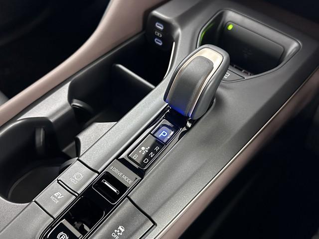 クラウンクロスオーバー Ｇアドバンスド・レザーパッケージ　セーフティセンス　ＩＣＳ　ＢＳＭ　ナビ　ＴＶ　パノラミックビューモニター　ＥＴＣ　ドラレコ　クルーズコントロール　本革シート　シートエアコン　電動トランク　モデリスタ製フルエアロ　ＬＥＤヘッドライト（9枚目）