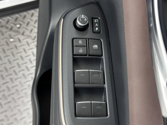 クラウンクロスオーバー Ｇアドバンスド・レザーパッケージ　セーフティセンス　ＩＣＳ　ＢＳＭ　ナビ　ＴＶ　パノラミックビューモニター　ＥＴＣ　ドラレコ　クルーズコントロール　本革シート　シートエアコン　電動トランク　モデリスタ製フルエアロ　ＬＥＤヘッドライト（13枚目）