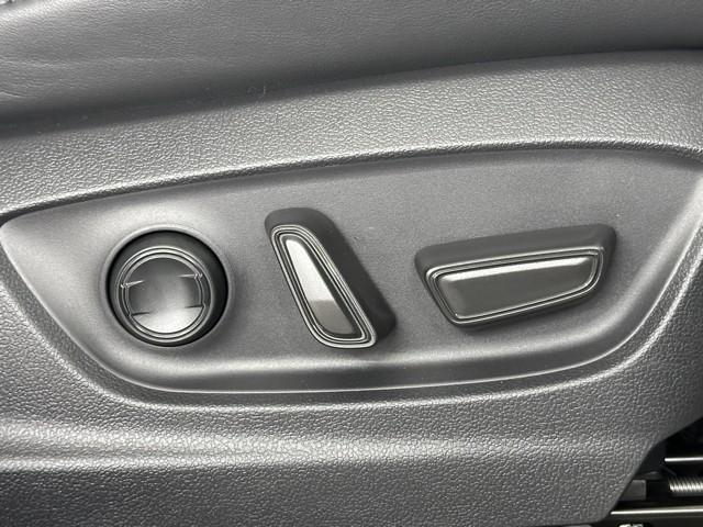 クラウンクロスオーバー Ｇアドバンスド・レザーパッケージ　セーフティセンス　ＩＣＳ　ＢＳＭ　ナビ　ＴＶ　パノラミックビューモニター　ＥＴＣ　ドラレコ　クルーズコントロール　本革シート　シートエアコン　電動トランク　モデリスタ製フルエアロ　ＬＥＤヘッドライト（14枚目）