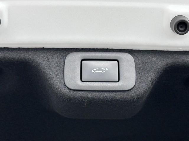 クラウンクロスオーバー Ｇアドバンスド・レザーパッケージ　セーフティセンス　ＩＣＳ　ＢＳＭ　ナビ　ＴＶ　パノラミックビューモニター　ＥＴＣ　ドラレコ　クルーズコントロール　本革シート　シートエアコン　電動トランク　モデリスタ製フルエアロ　ＬＥＤヘッドライト（18枚目）