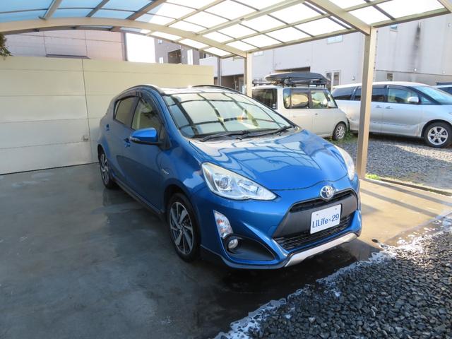 アクア Ｘ－アーバン　ソリッド　特別仕様車「Ｘ　ＵＲＢＡＮ　ソリッド」　ナビ地デジＴＶ　Ｂカメラ　純正アルミ　スマートキー　衝突被害減　ＥＴＣ　Ｂｌｕｅｔｏｏｔｈ　合皮シート（2枚目）