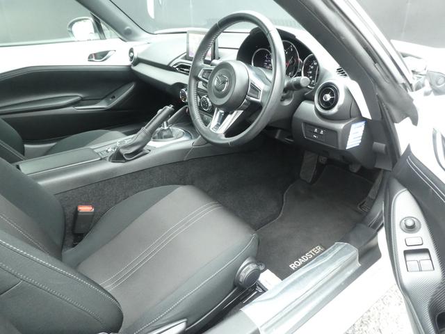 ロードスター Ｓスペシャルパッケージ　後期／６速マニュアル／禁煙車／純正ナビ／バックカメラ／地デジフルセグ／　Ａｐｐｌｅ　ＣａｒＰｌａｙ／ＣＤ／ＤＶＤ再生／ビルトインＥＴＣ／ブラインドスポットモニター／衝突軽減ブレーキ装備／シ－トヒ－ター（12枚目）