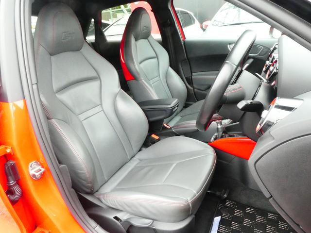 Ｓ１スポーツバック クワトロリミテッドエディション　限定９０台／コントラストルーフ／ナッパレザー／ＫＷ車高調／ＭＭＩ／バックカメラ／フルセグ／Ｓ１レッドキャリパー／カラーシートバック・コンソール／Ｒウィング／同色ドアミラー／マットブラック１８インチＡＷ（18枚目）