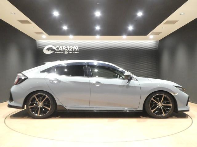 シビック ハッチバック　後期型／ソニックグレーパール／新品タイヤ取付済／ブリッツ車高調／６速ＭＴ／Ｂｌｕｅｔｏｏｔｈ対応純正ナビ／バックカメラ／ビルトインＥＴＣ２．０／ＬＥＤヘッドライト・フォグライト／フロントパワーシート（6枚目）