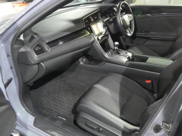 シビック ハッチバック　後期型／ソニックグレーパール／新品タイヤ取付済／ブリッツ車高調／６速ＭＴ／Ｂｌｕｅｔｏｏｔｈ対応純正ナビ／バックカメラ／ビルトインＥＴＣ２．０／ＬＥＤヘッドライト・フォグライト／フロントパワーシート（9枚目）