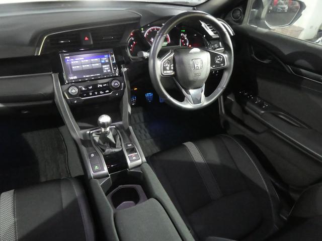 シビック ハッチバック　後期型／ソニックグレーパール／新品タイヤ取付済／ブリッツ車高調／６速ＭＴ／Ｂｌｕｅｔｏｏｔｈ対応純正ナビ／バックカメラ／ビルトインＥＴＣ２．０／ＬＥＤヘッドライト・フォグライト／フロントパワーシート（11枚目）