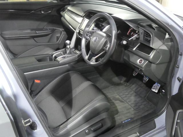 シビック ハッチバック　後期型／ソニックグレーパール／新品タイヤ取付済／ブリッツ車高調／６速ＭＴ／Ｂｌｕｅｔｏｏｔｈ対応純正ナビ／バックカメラ／ビルトインＥＴＣ２．０／ＬＥＤヘッドライト・フォグライト／フロントパワーシート（12枚目）
