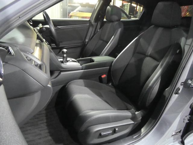 シビック ハッチバック　後期型／ソニックグレーパール／新品タイヤ取付済／ブリッツ車高調／６速ＭＴ／Ｂｌｕｅｔｏｏｔｈ対応純正ナビ／バックカメラ／ビルトインＥＴＣ２．０／ＬＥＤヘッドライト・フォグライト／フロントパワーシート（16枚目）