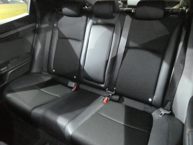 シビック ハッチバック　後期型／ソニックグレーパール／新品タイヤ取付済／ブリッツ車高調／６速ＭＴ／Ｂｌｕｅｔｏｏｔｈ対応純正ナビ／バックカメラ／ビルトインＥＴＣ２．０／ＬＥＤヘッドライト・フォグライト／フロントパワーシート（18枚目）