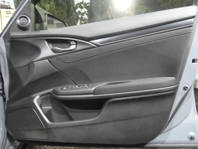 シビック ハッチバック　後期型／ソニックグレーパール／新品タイヤ取付済／ブリッツ車高調／６速ＭＴ／Ｂｌｕｅｔｏｏｔｈ対応純正ナビ／バックカメラ／ビルトインＥＴＣ２．０／ＬＥＤヘッドライト・フォグライト／フロントパワーシート（20枚目）
