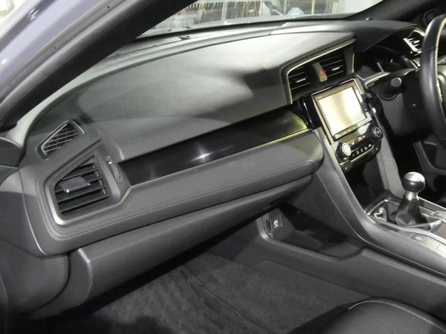 シビック ハッチバック　後期型／ソニックグレーパール／新品タイヤ取付済／ブリッツ車高調／６速ＭＴ／Ｂｌｕｅｔｏｏｔｈ対応純正ナビ／バックカメラ／ビルトインＥＴＣ２．０／ＬＥＤヘッドライト・フォグライト／フロントパワーシート（53枚目）