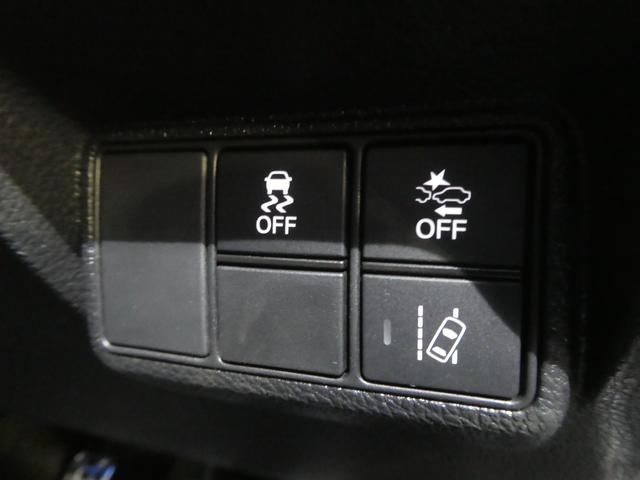 シビック ハッチバック　後期型／ソニックグレーパール／新品タイヤ取付済／ブリッツ車高調／６速ＭＴ／Ｂｌｕｅｔｏｏｔｈ対応純正ナビ／バックカメラ／ビルトインＥＴＣ２．０／ＬＥＤヘッドライト・フォグライト／フロントパワーシート（64枚目）