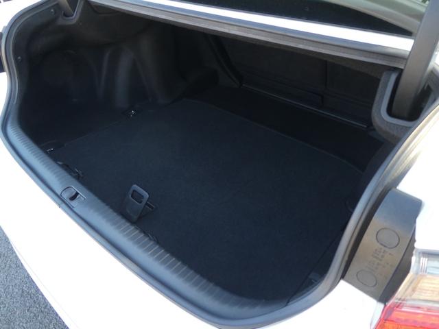 トランクスルー機能付きで大きな荷物も搭載可能です！！