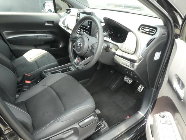 アクア ＧＲスポーツ　ＧＲ専用フロント・リアバンパ－／１７インチアルミ／レッドキャリパ－／ハ－フレザ－スポ－ティシ－ト／ディスプレイオ－ディオ／Ａｐｐｌｅ　ＣａｒＰｌａｙ／トヨタセーフティセンス／ビルトインＥＴＣ／ＬＥＤ（12枚目）