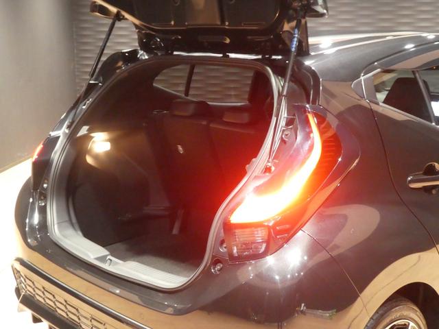 アクア ＧＲスポーツ　ＧＲ専用フロント・リアバンパ－／１７インチアルミ／レッドキャリパ－／ハ－フレザ－スポ－ティシ－ト／ディスプレイオ－ディオ／Ａｐｐｌｅ　ＣａｒＰｌａｙ／トヨタセーフティセンス／ビルトインＥＴＣ／ＬＥＤ（53枚目）