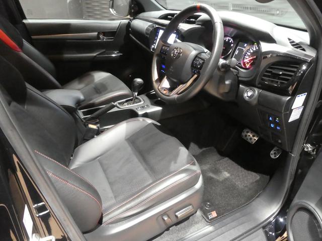 ハイラックス Ｚ　ＧＲスポーツ　ワンオーナー／禁煙車／全周囲カメラ／ＴＲＤハードトノカバー／ベッドライナ－／フロント・サイドカメラ／前後ドラレコ／ハーフレザーＰシート／ＬＥＤヘッド・フォグライト／ＥＴＣ２．０／ＤＡＣ／リアデフロック（12枚目）