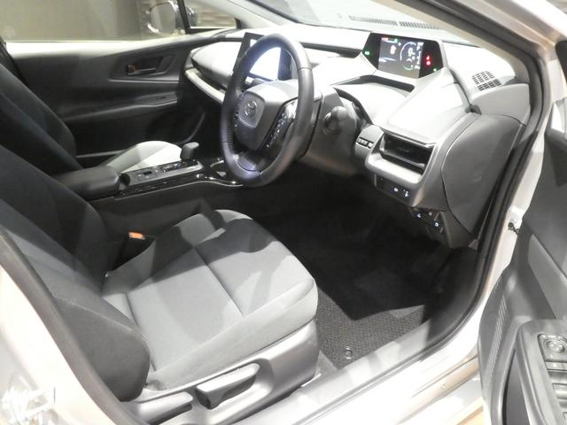 プリウス Ｘ　禁煙車／地デジフルセグテレビ／Ｂカメラ／Ｂｌｕｅｔｏｏｔｈオーディオ／カープレイ／レ－ダ－クル－ズコントロール／ＢＳＭ／ビルトインＥＴＣ２．０／トヨタセーフティセンス／ＬＥＤヘッドライト／テレビキット（12枚目）