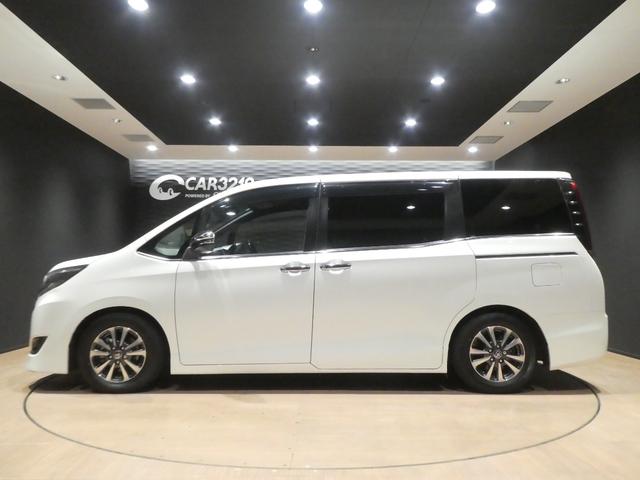 エスクァイア ハイブリッドＧｉ　黒革／２０２５年秋版純正ＳＤナビ／バックカメラ／１２．１ｉｎ後席モニター／地デジフルセグテレビ／ＤＶＤ再生／ビルトインＥＴＣ２．０／ＷＰＳＤ／ＲＳーＲロ－ダウンサス（5枚目）