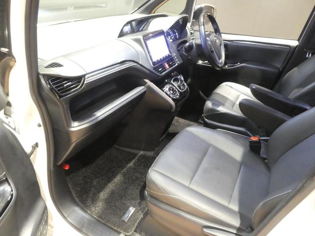 エスクァイア ハイブリッドＧｉ　黒革／２０２５年秋版純正ＳＤナビ／バックカメラ／１２．１ｉｎ後席モニター／地デジフルセグテレビ／ＤＶＤ再生／ビルトインＥＴＣ２．０／ＷＰＳＤ／ＲＳーＲロ－ダウンサス（9枚目）