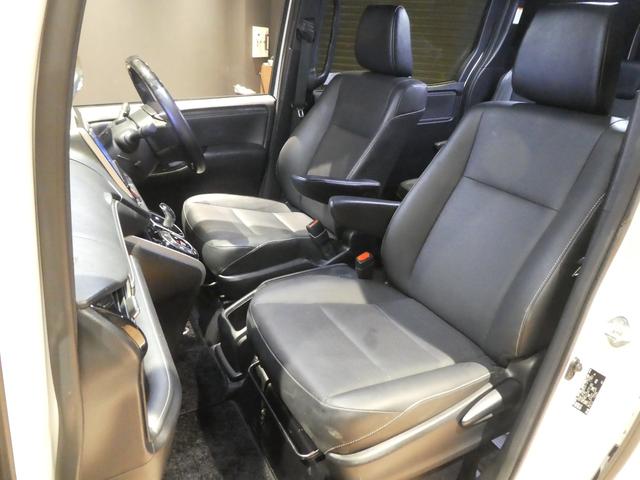 エスクァイア ハイブリッドＧｉ　黒革／２０２５年秋版純正ＳＤナビ／バックカメラ／１２．１ｉｎ後席モニター／地デジフルセグテレビ／ＤＶＤ再生／ビルトインＥＴＣ２．０／ＷＰＳＤ／ＲＳーＲロ－ダウンサス（18枚目）