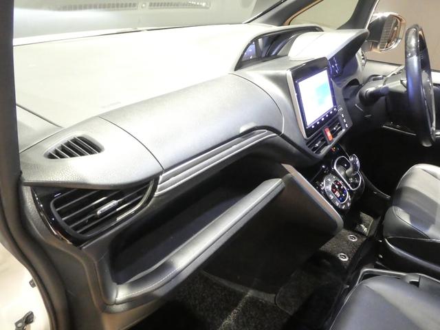 エスクァイア ハイブリッドＧｉ　黒革／２０２５年秋版純正ＳＤナビ／バックカメラ／１２．１ｉｎ後席モニター／地デジフルセグテレビ／ＤＶＤ再生／ビルトインＥＴＣ２．０／ＷＰＳＤ／ＲＳーＲロ－ダウンサス（55枚目）