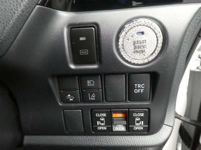 エスクァイア ハイブリッドＧｉ　黒革／２０２５年秋版純正ＳＤナビ／バックカメラ／１２．１ｉｎ後席モニター／地デジフルセグテレビ／ＤＶＤ再生／ビルトインＥＴＣ２．０／ＷＰＳＤ／ＲＳーＲロ－ダウンサス（62枚目）