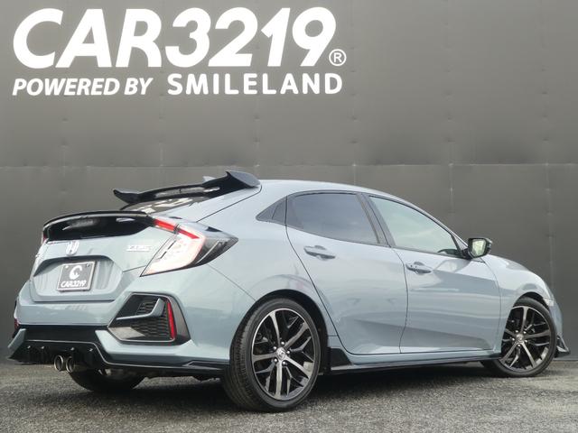 シビック ハッチバック　後期／ソニックグレーパール／フルエアロ／ローダウン／６速ＭＴ／Ｂｌｕｅｔｏｏｔｈ対応ナビ／フルセグ／カメラ／ビルトインＥＴＣ２．０／ＬＥＤヘッドライト・フォグライト／フロントパワーシート／ハーフレザー（2枚目）