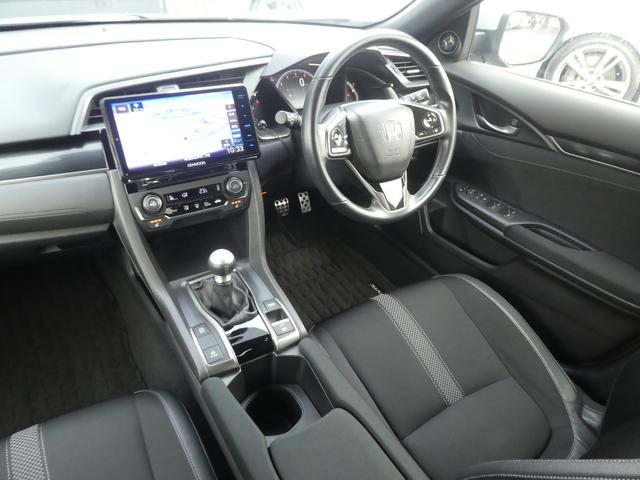 シビック ハッチバック　後期／ソニックグレーパール／フルエアロ／ローダウン／６速ＭＴ／Ｂｌｕｅｔｏｏｔｈ対応ナビ／フルセグ／カメラ／ビルトインＥＴＣ２．０／ＬＥＤヘッドライト・フォグライト／フロントパワーシート／ハーフレザー（11枚目）