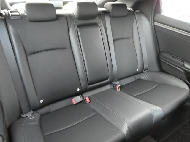 シビック ハッチバック　後期／ソニックグレーパール／フルエアロ／ローダウン／６速ＭＴ／Ｂｌｕｅｔｏｏｔｈ対応ナビ／フルセグ／カメラ／ビルトインＥＴＣ２．０／ＬＥＤヘッドライト・フォグライト／フロントパワーシート／ハーフレザー（20枚目）