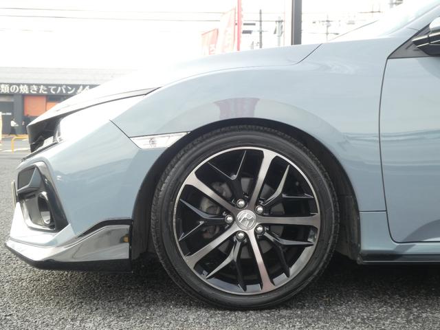 シビック ハッチバック　後期／ソニックグレーパール／フルエアロ／ローダウン／６速ＭＴ／Ｂｌｕｅｔｏｏｔｈ対応ナビ／フルセグ／カメラ／ビルトインＥＴＣ２．０／ＬＥＤヘッドライト・フォグライト／フロントパワーシート／ハーフレザー（30枚目）