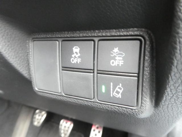 シビック ハッチバック　後期／ソニックグレーパール／フルエアロ／ローダウン／６速ＭＴ／Ｂｌｕｅｔｏｏｔｈ対応ナビ／フルセグ／カメラ／ビルトインＥＴＣ２．０／ＬＥＤヘッドライト・フォグライト／フロントパワーシート／ハーフレザー（59枚目）