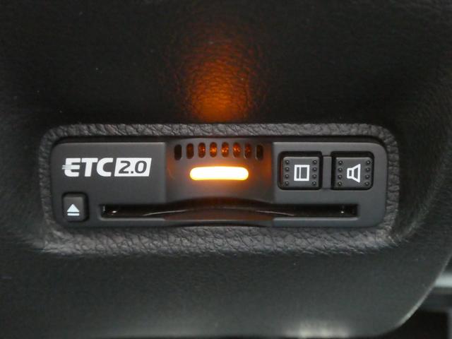 シビック ハッチバック　後期／ソニックグレーパール／フルエアロ／ローダウン／６速ＭＴ／Ｂｌｕｅｔｏｏｔｈ対応ナビ／フルセグ／カメラ／ビルトインＥＴＣ２．０／ＬＥＤヘッドライト・フォグライト／フロントパワーシート／ハーフレザー（61枚目）