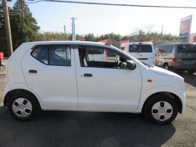 アルト Ｆ　エアコン・パワステ　パワーウインドウ　運・助手席エアバック　ＡＢＳ　キーレス　盗難防止システム　衝突安全ボディ　衝撃緩和ヘッドレスト　ＣＤ　１ヶ月・１０００ｋｍ保証付き（5枚目）