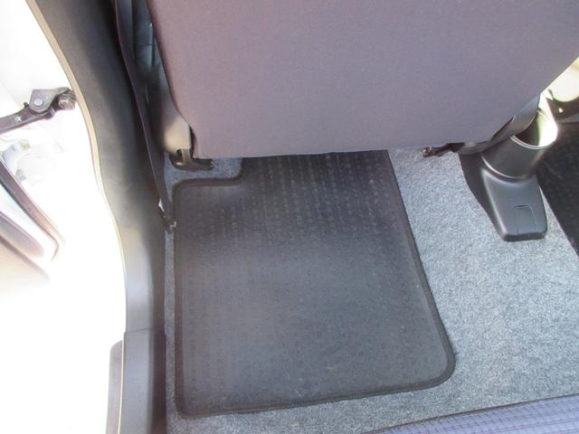 アルト Ｆ　エアコン・パワステ　パワーウインドウ　運・助手席エアバック　ＡＢＳ　キーレス　盗難防止システム　衝突安全ボディ　衝撃緩和ヘッドレスト　ＣＤ　１ヶ月・１０００ｋｍ保証付き（28枚目）