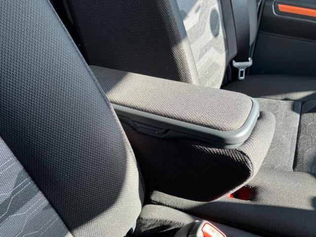 タント ファンクロスターボ　純正　ナビ／スマートアシスト（トヨタ・ダイハツ）／両側電動スライドドア／シートヒーター　前席／車線逸脱防止支援システム／パーキングアシスト　バックガイド／登録済未使用車　ターボ　衝突被害軽減システム（31枚目）