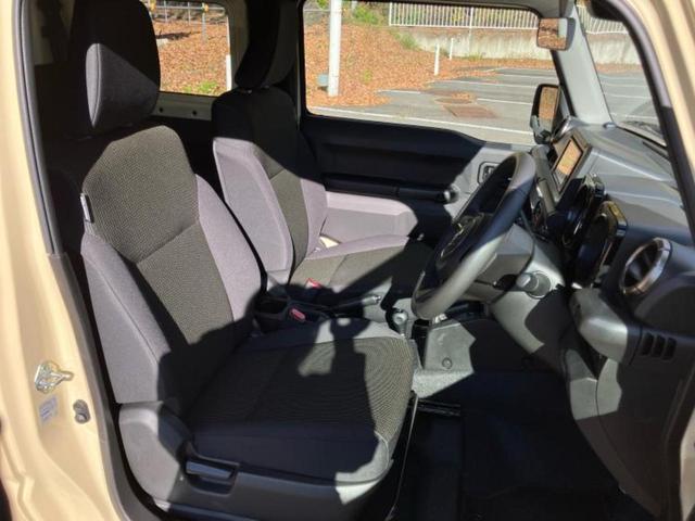 ジムニー ４ＷＤ　ＸＣ　純正　ＳＤナビ／衝突安全装置／シートヒーター　前席／車線逸脱防止支援システム／ヘッドランプ　ＬＥＤ／Ｂｌｕｅｔｏｏｔｈ接続／ＥＢＤ付ＡＢＳ／横滑り防止装置／アイドリングストップ　衝突被害軽減システム（4枚目）