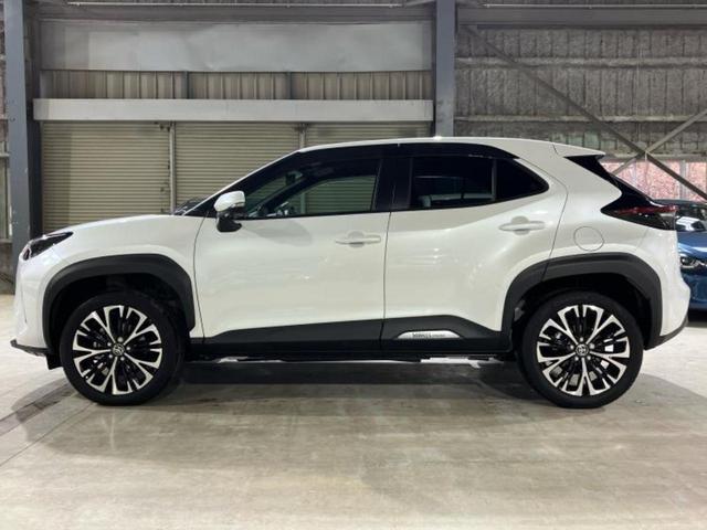 ヤリスクロス ハイブリッドＺ　保証書／ディスプレイオーディオ＋ナビ８インチ／トヨタセーフティセンス／シートヒーター　前席／パノラミックビューモニター／車線逸脱防止支援システム／電動バックドア／ヘッドランプ　ＬＥＤ　全周囲カメラ（2枚目）