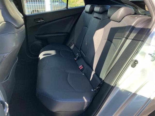 プリウス Sツーリングセレクション 新品タイヤ/保証書/ディスプレイオーディオ+ナビ8インチ/衝突安全装置/シートヒーター/パノラミックビューモニター/車線逸脱防止支援システム/シート 合皮/ドライブレコーダー 前後 全周囲カメラ(6枚目)