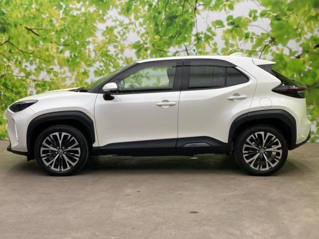 ヤリスクロス ハイブリッドＺ　保証書／ディスプレイオーディオ＋ナビ８インチ／衝突安全装置／シートヒーター／パノラミックビューモニター／車線逸脱防止支援システム／シート　ハーフレザー／ヘッドランプ　ＬＥＤ／ＵＳＢジャック　ＥＴＣ（2枚目）