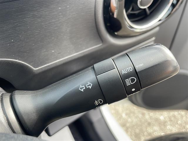 アクア Gブラックソフトレザーセレクション 純正9インチナビ/バックカメラ/CD/DVD再生機能有/Bluetooth/フルセグTV/純正アルミホイール/LEDヘッドライト/スマートキー/クルーズコントロール/純正フロアマット/サイドバイザー(8枚目)