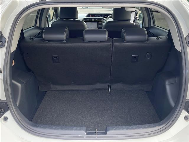 アクア Gブラックソフトレザーセレクション 純正9インチナビ/バックカメラ/CD/DVD再生機能有/Bluetooth/フルセグTV/純正アルミホイール/LEDヘッドライト/スマートキー/クルーズコントロール/純正フロアマット/サイドバイザー(25枚目)