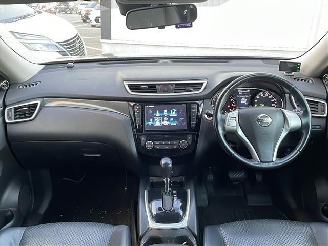 エクストレイル ２０Ｘ　エマージェンシーブレーキパッケージ　純正８型メモリナビ／フルセグＴＶ／フリップダウンモニター／バックカメラ／前方向ドライブレコーダー／前席シートヒーター／ＬＥＤヘッドライト／オートライト／コーナーセンサー／純正１７インチアルミホイール（4枚目）