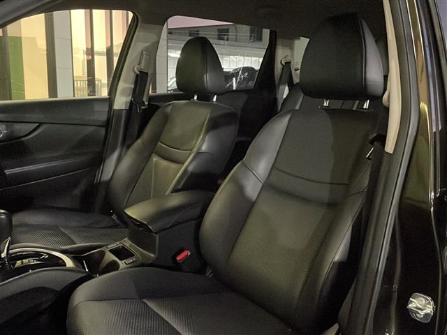 エクストレイル ２０Ｘ　エマージェンシーブレーキパッケージ　純正８型メモリナビ／フルセグＴＶ／フリップダウンモニター／バックカメラ／前方向ドライブレコーダー／前席シートヒーター／ＬＥＤヘッドライト／オートライト／コーナーセンサー／純正１７インチアルミホイール（24枚目）