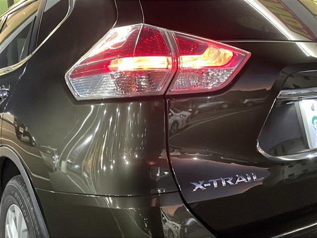 エクストレイル ２０Ｘ　エマージェンシーブレーキパッケージ　純正８型メモリナビ／フルセグＴＶ／フリップダウンモニター／バックカメラ／前方向ドライブレコーダー／前席シートヒーター／ＬＥＤヘッドライト／オートライト／コーナーセンサー／純正１７インチアルミホイール（30枚目）