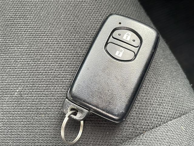 アクア Ｓ　スタイルブラック　プリクラッシュセーフティスタート　純正メモリナビＴＶ　バックカメラ　ビルトインＥＴＣ２．０　純正ドライブレコーダー　純正アルミ　プッシュスタートエンジン　前後コーナーセンサー　保証書・取説　スペアキー（9枚目）