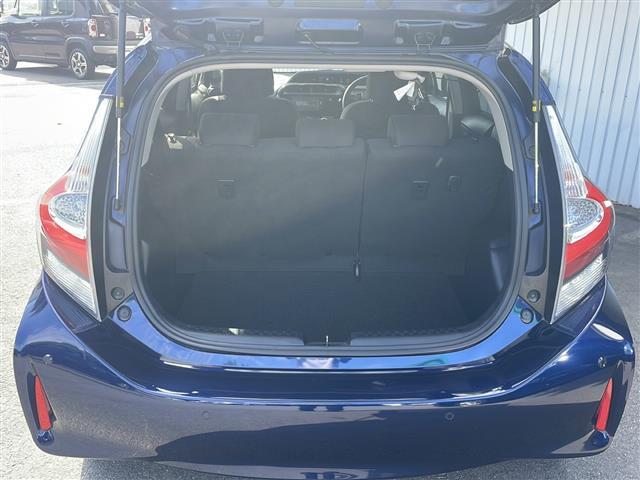 アクア Ｓ　スタイルブラック　プリクラッシュセーフティスタート　純正メモリナビＴＶ　バックカメラ　ビルトインＥＴＣ２．０　純正ドライブレコーダー　純正アルミ　プッシュスタートエンジン　前後コーナーセンサー　保証書・取説　スペアキー（17枚目）