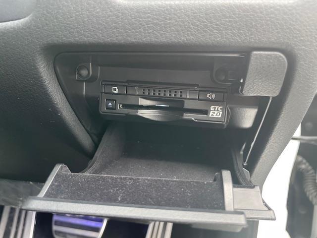 GS GS300h Fスポーツ ムーンルーフ/3眼LED/BSM/HUD/パワートランクリッド/セーフティシステムプラス/純正ナビ/フルセグ/CD/DVD/SD/BT/ETC2.0/レザー/シートベンチレーション/スペアキー(18枚目)