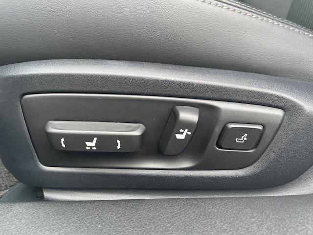 GS GS300h Fスポーツ ムーンルーフ/3眼LED/BSM/HUD/パワートランクリッド/セーフティシステムプラス/純正ナビ/フルセグ/CD/DVD/SD/BT/ETC2.0/レザー/シートベンチレーション/スペアキー(24枚目)